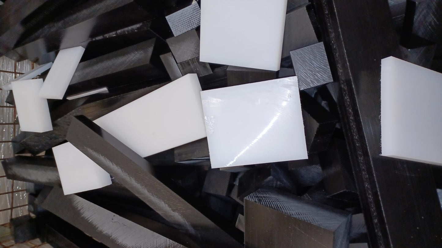 (3,18€/kg) 5kg POM Kunststoff Reste Reststücke Klötze Platten Stücke Restposten